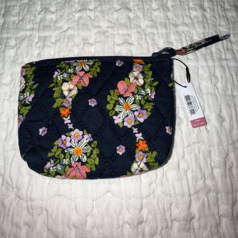 Vera Bradley NWT Black and Green Coin‎ Zipper Top Bag Floral Design